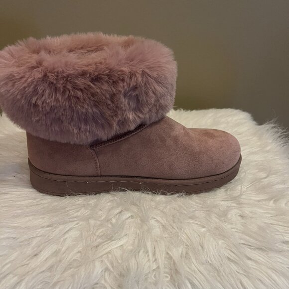 Like New Beautiful SO mauve faux fur boots - Picture 5 of 9